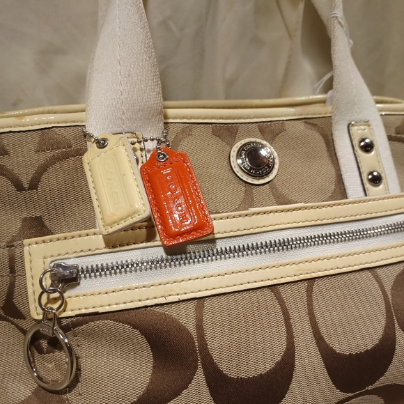 Coach daisy tote - Picture 3 of 10